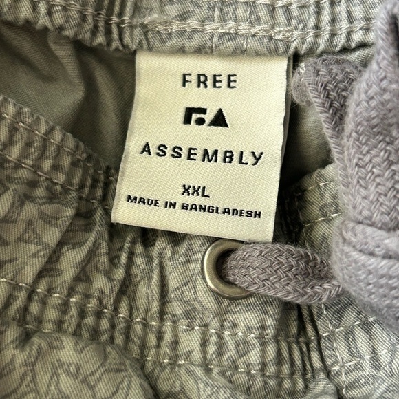 Free Assembly Men’s Shorts XXL Beachy Pool Vacation Travel - Picture 3 of 6